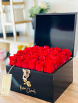 Baúl Mediano con 50 rosas